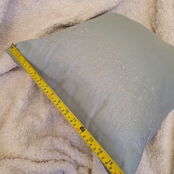 New 2x Calvin Klein Throw Pillows Blue Silver embroidery Removable case - Picture 8 of 8